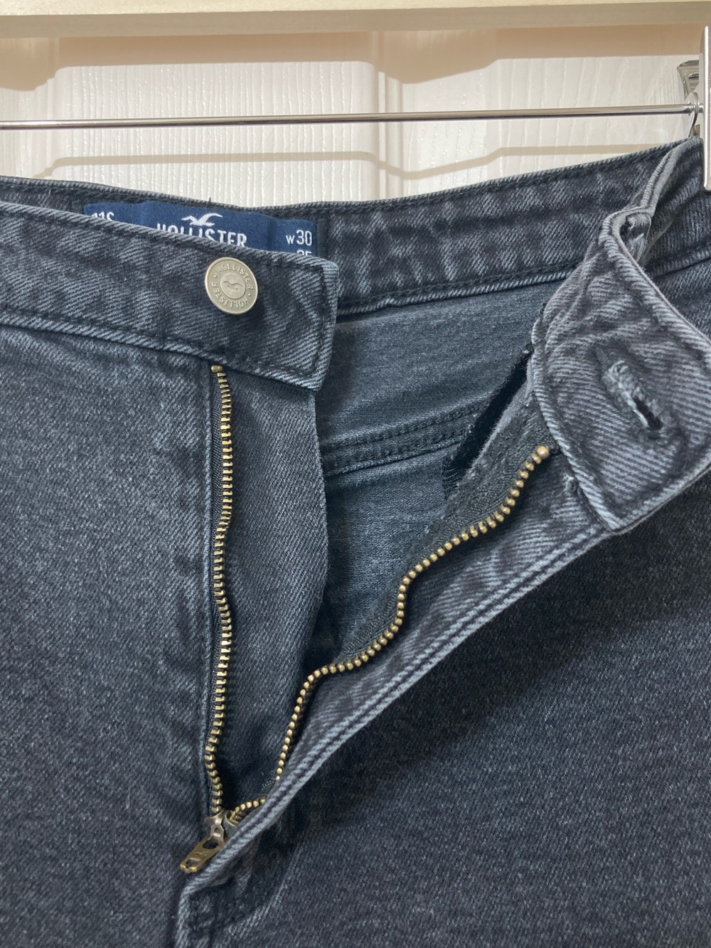 Hollister Washed Black Ultra High Rise Mom Jeans 30 Short Distressed Grunge Moto - Picture 4 of 9
